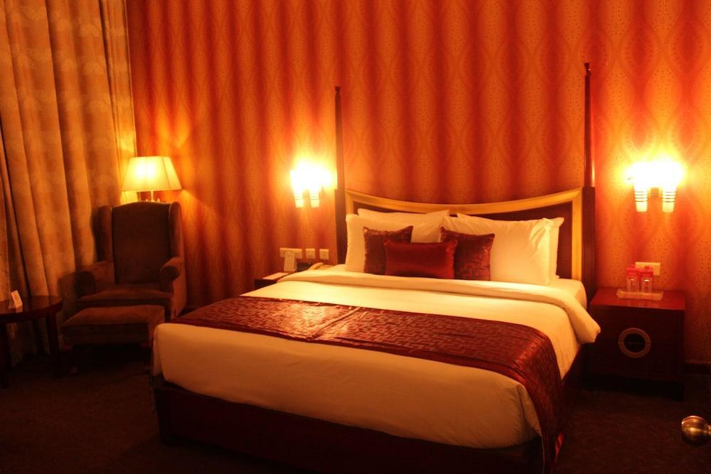 Hotel Ramada By Wyndham Jaipur Jaisinghpura Exterior foto